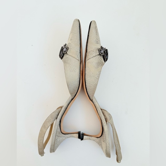 Manolo Blahnik Pale Gold textured floral Rhinestone Carolyn slingback pumps EU39 - Picture 7 of 8